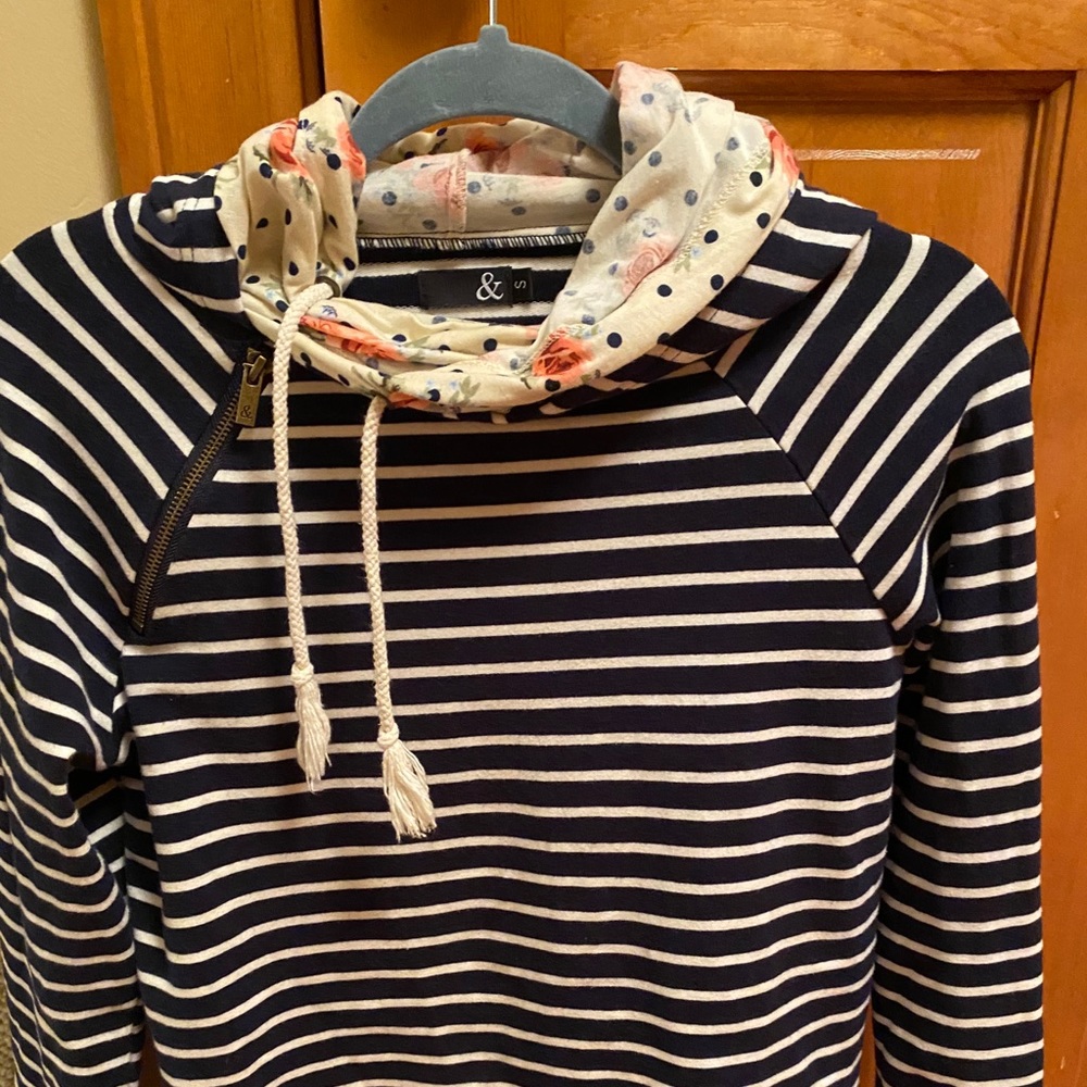 Ampersand Size small double hood